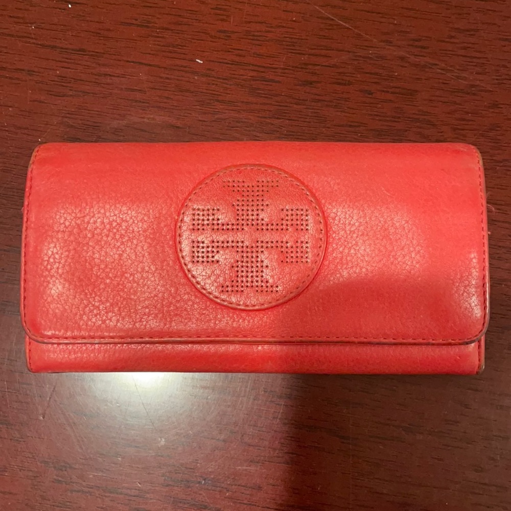 Well loved Authentic Tory Burch wallet - PLS READ